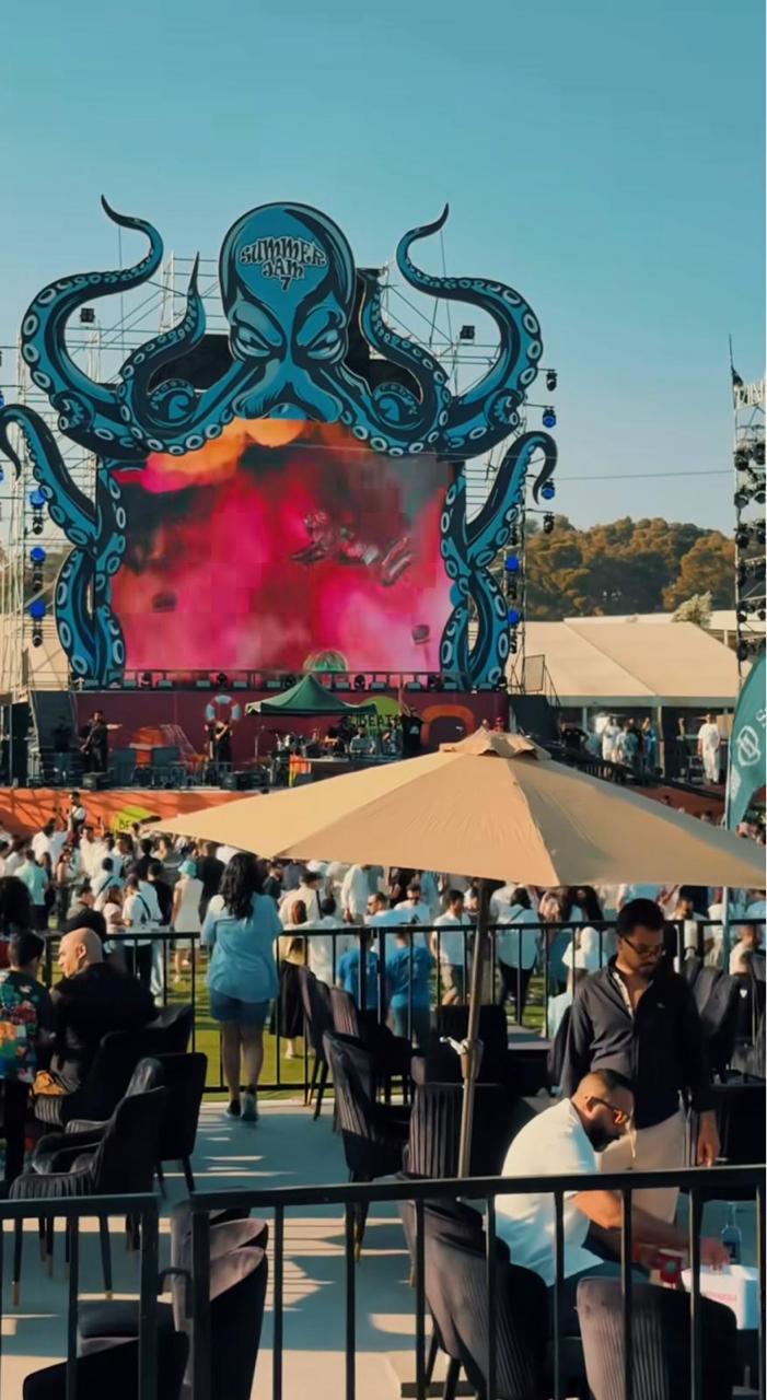 Octopus stage daylight