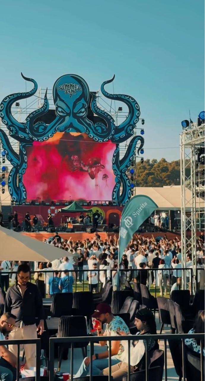 Octopus stage crowd at Summer Jam